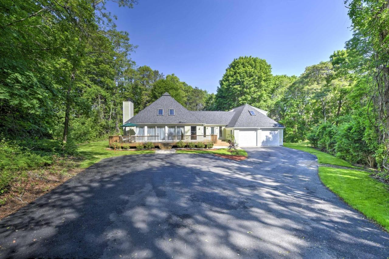 East Falmouth Home With Deck And Grill 4 Mi To Beach! 外观 照片