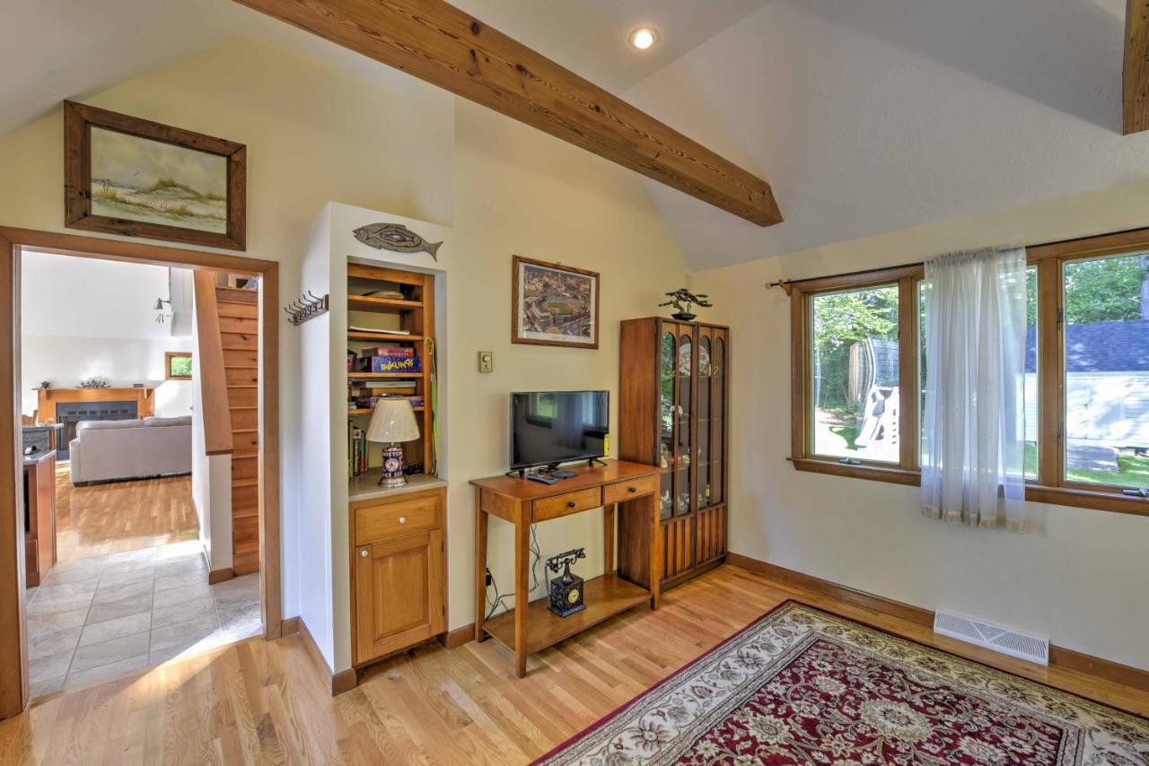 East Falmouth Home With Deck And Grill 4 Mi To Beach! 外观 照片