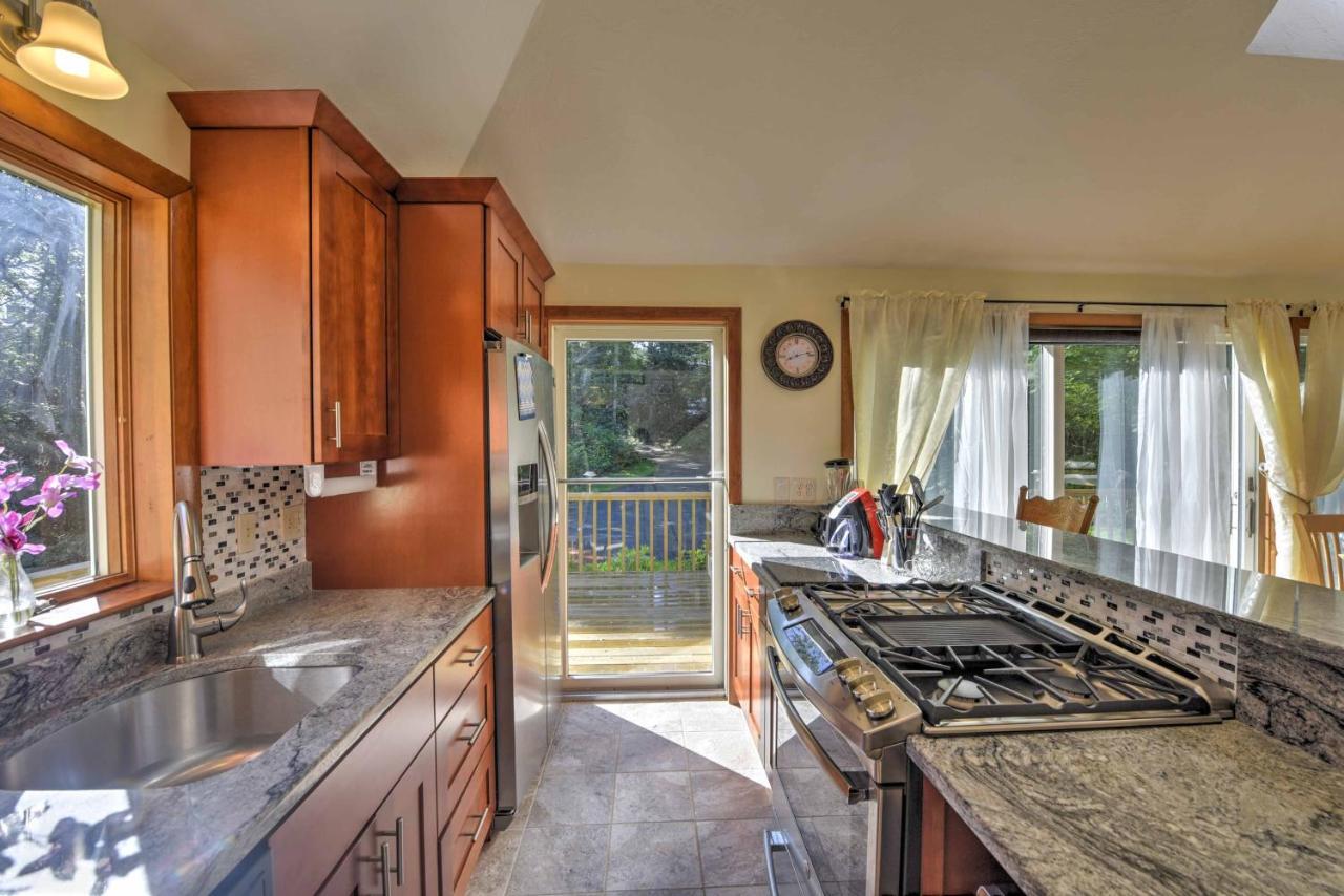 East Falmouth Home With Deck And Grill 4 Mi To Beach! 外观 照片