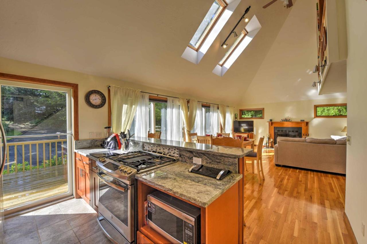 East Falmouth Home With Deck And Grill 4 Mi To Beach! 外观 照片