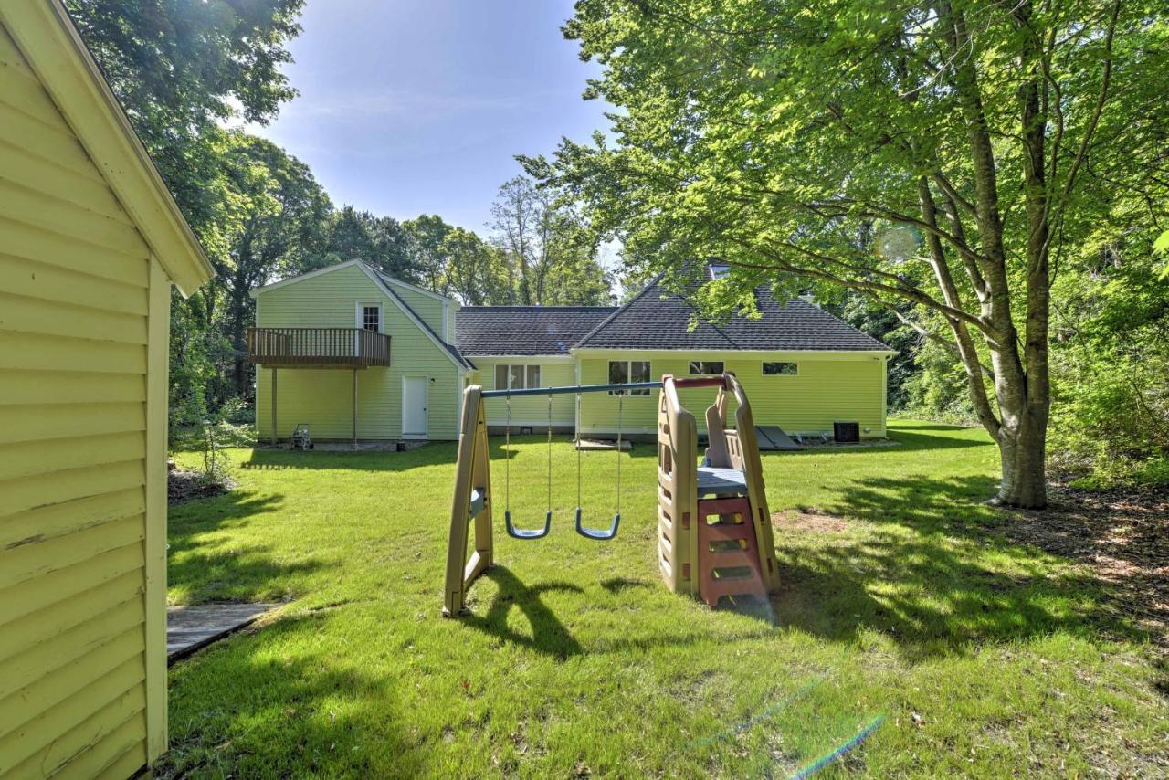 East Falmouth Home With Deck And Grill 4 Mi To Beach! 外观 照片