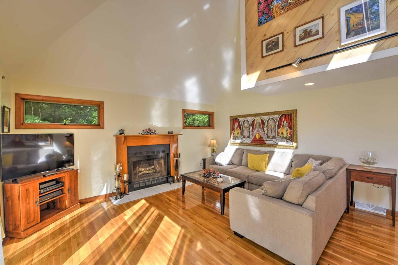 East Falmouth Home With Deck And Grill 4 Mi To Beach! 外观 照片