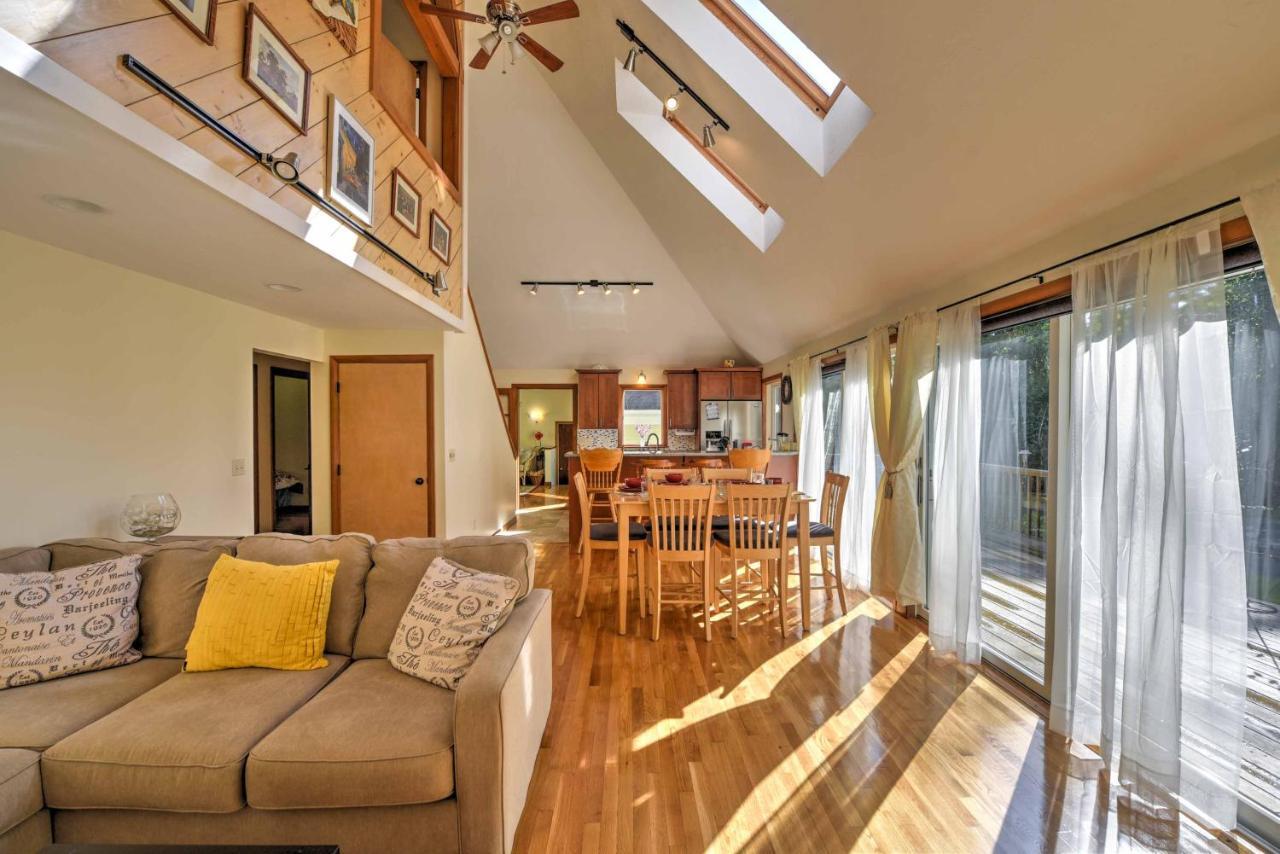 East Falmouth Home With Deck And Grill 4 Mi To Beach! 外观 照片